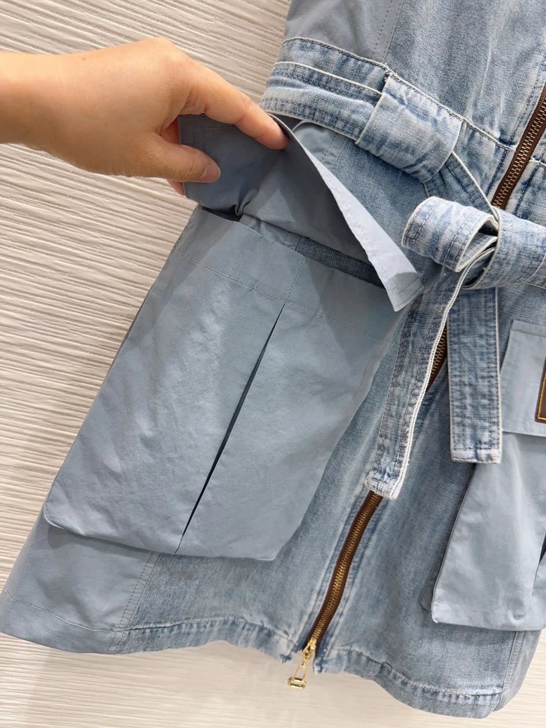Ladies Casual Denim Dress With Zipper And Round Neck
