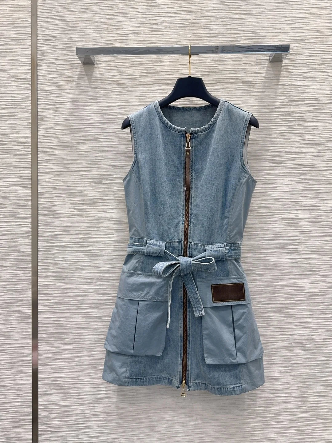 Ladies Casual Denim Dress With Zipper And Round Neck